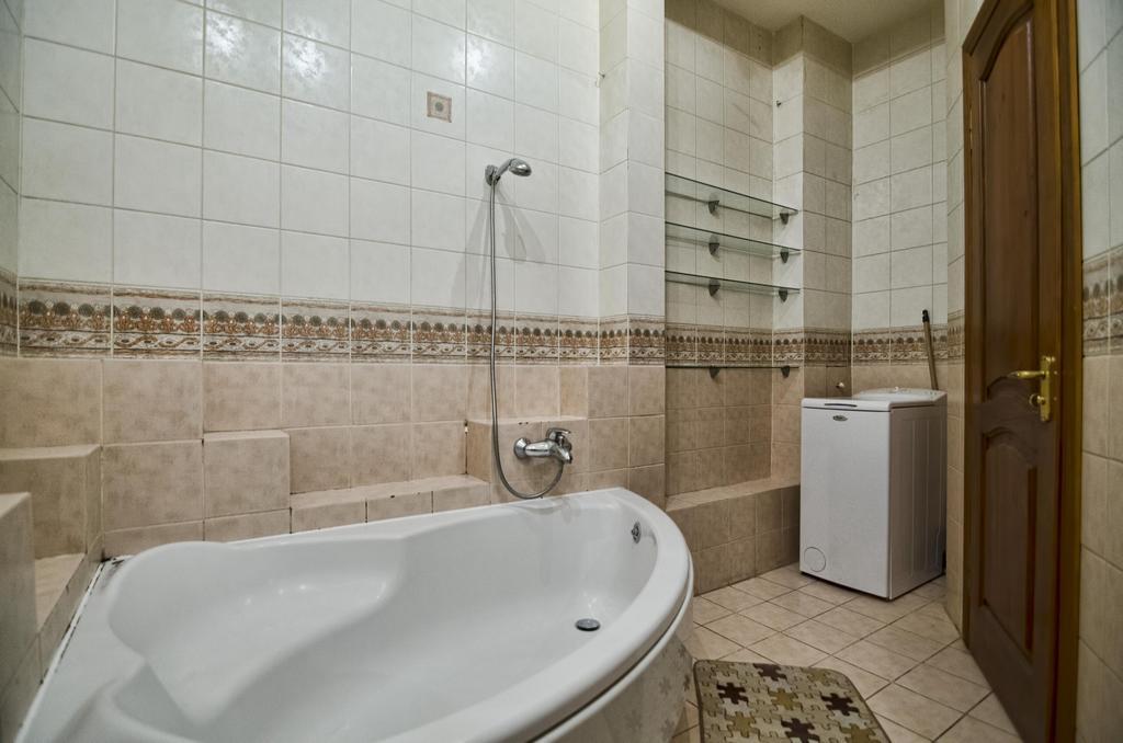 Apartment Hnatuka Center ลวีฟ ภายนอก รูปภาพ